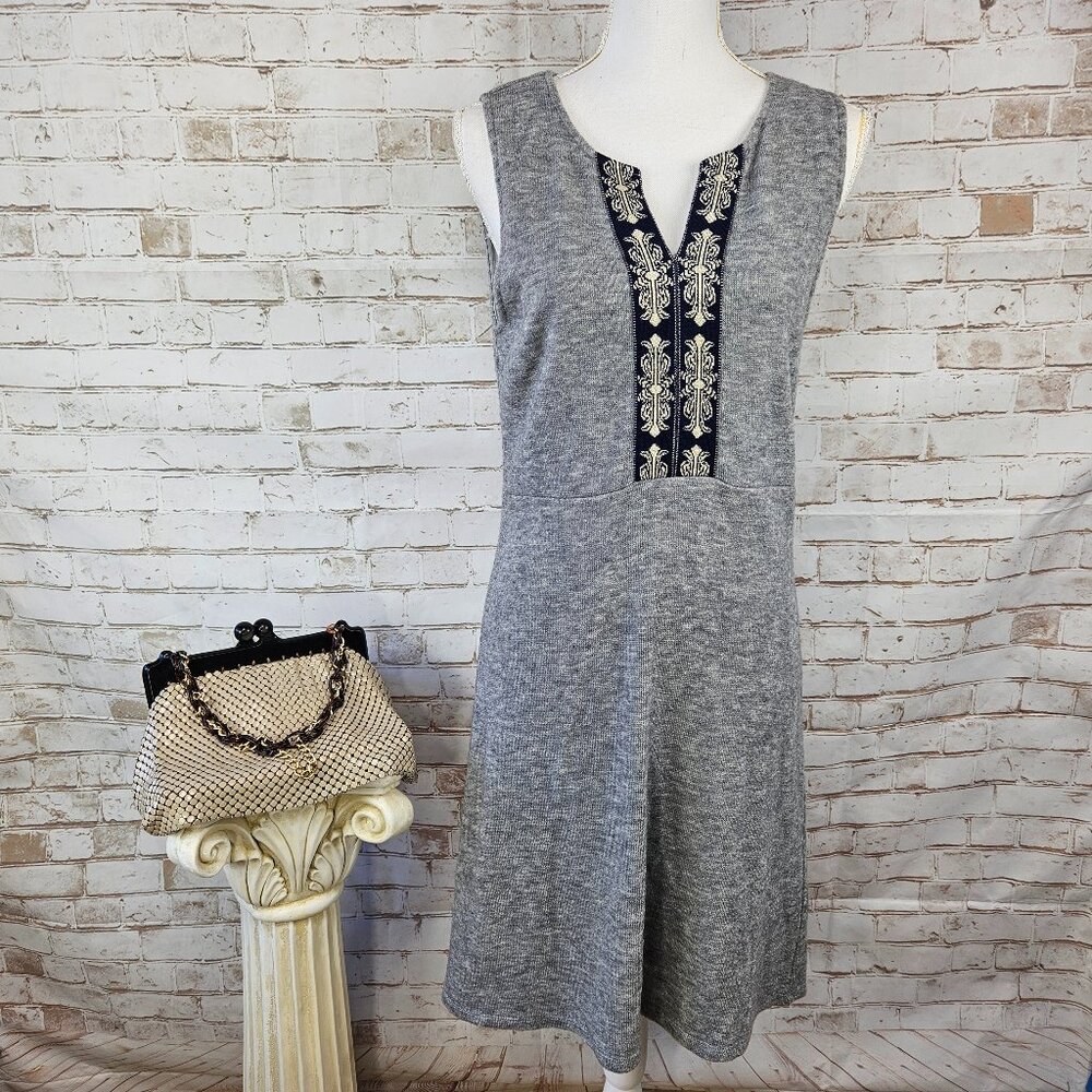 NWT THML Size M Gray Knit Sleeveless A-Line V-Neck Sweater Dress Stretch Lined